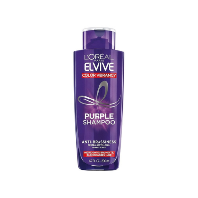 Champú Elvive violeta para neutralizar tonos amarillos en cabello rubio